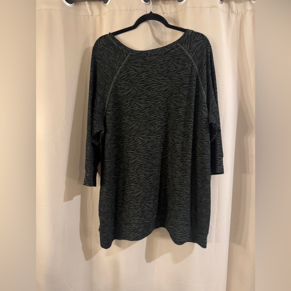 NWT Market & Spruce Zebra Print Long Sleeve Top - Black and Gray - Picture 2 of 7